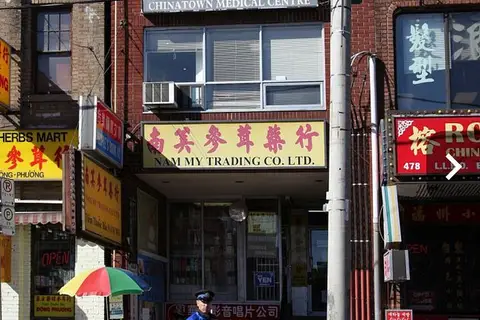 480 Dundas Street W