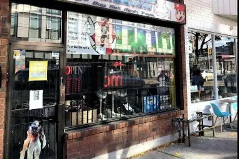 1539 Dundas Street W