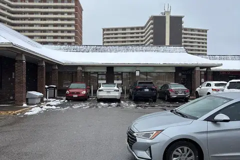 2796 Victoria Park