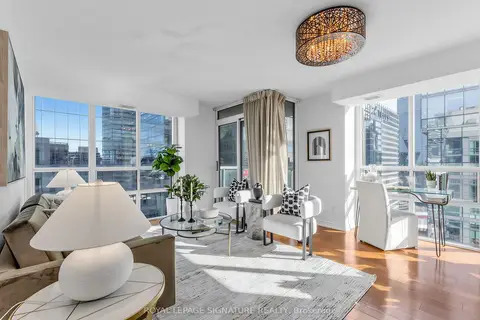 30 Grand Trunk Crescent 3906