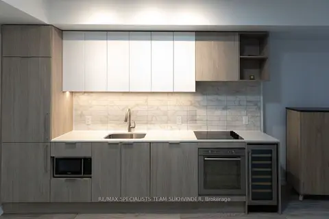 2020 Bathurst Street 637