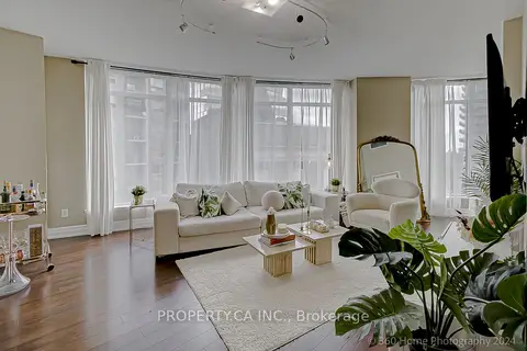 8 Scollard Street 702