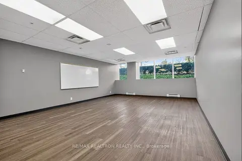 685 Sheppard Avenue E G06
