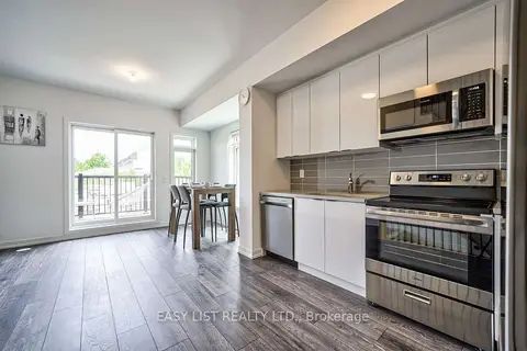 27 Spruce Pines Crescent
