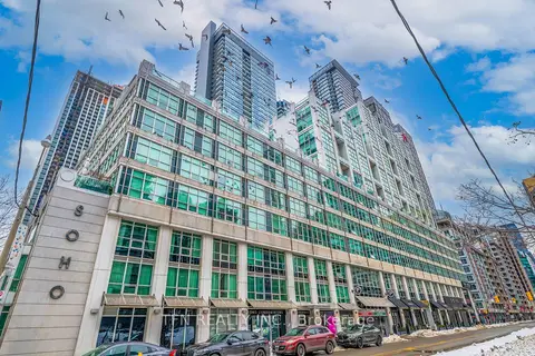 350 Wellington Street W M22