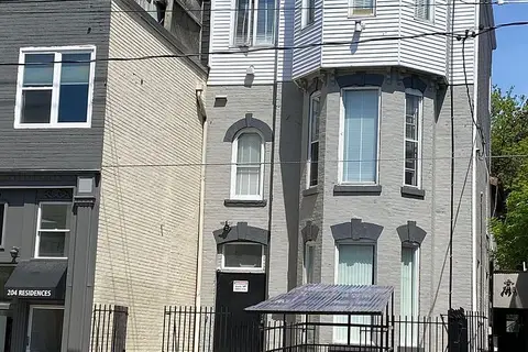 206 Carlton Street 202