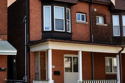 562 Bathurst Street