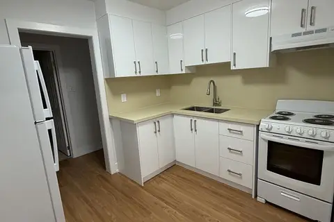 3877 Bathurst Street 1