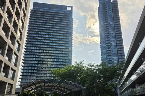 2035 Sheppard Avenue E 221