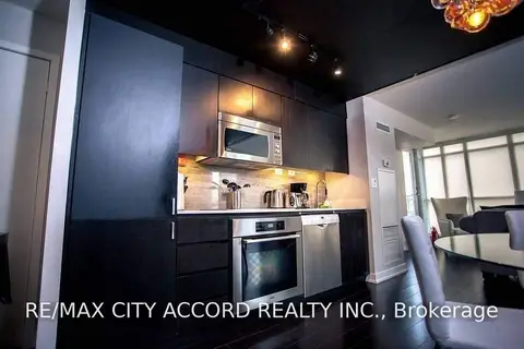 10 Capreol Court 1109