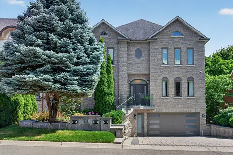 33 Munro Boulevard