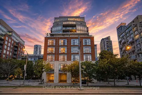 500 Queens Quay W Ph01E