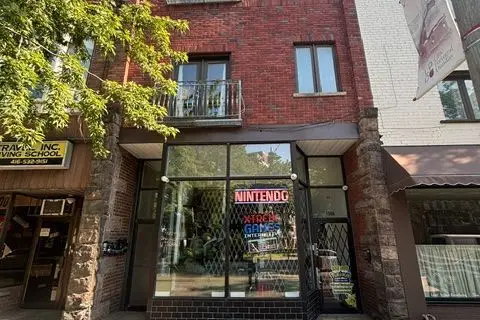 1506 Dundas Street W