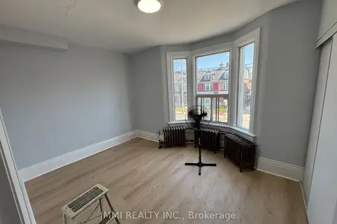618 Bathurst Street 201