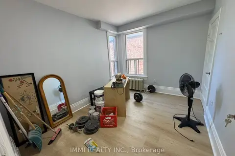 618 Bathurst Street 202