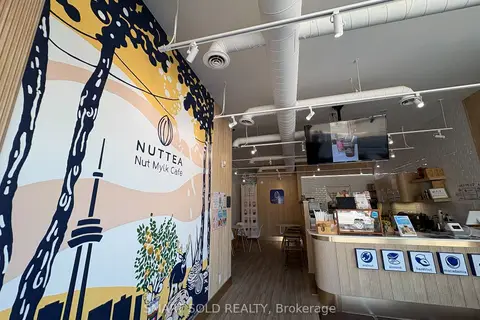 637 Bloor Street W