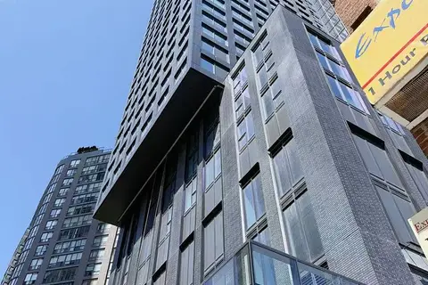 8 Wellesley Street W 4012