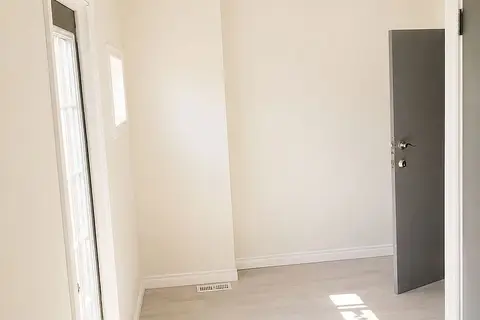 850 Bathurst Street 301