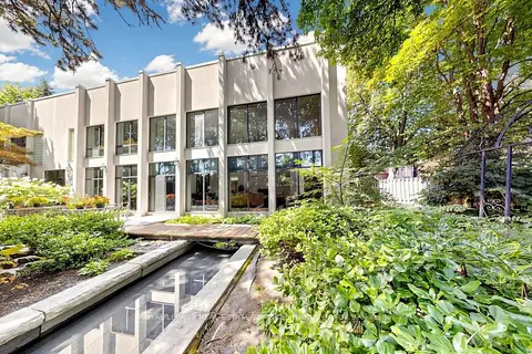 5 Abrams Place