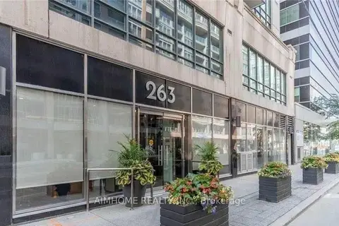 263 Wellington Street W 1206