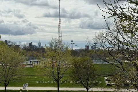 6 Parkwood Avenue Th106