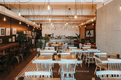 791 Dundas Street W