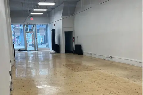 474 Queen Street W