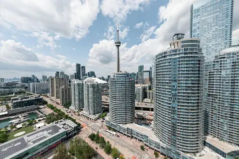 218 Queens Quay W Ph4