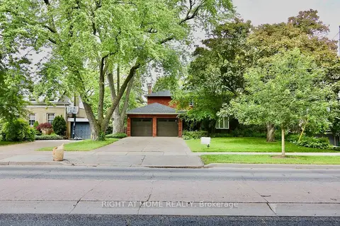 89 Yonge Boulevard