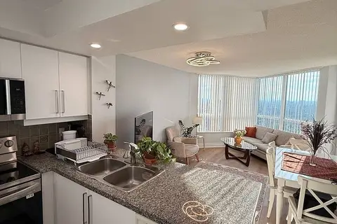 10 Northtown Way 2409