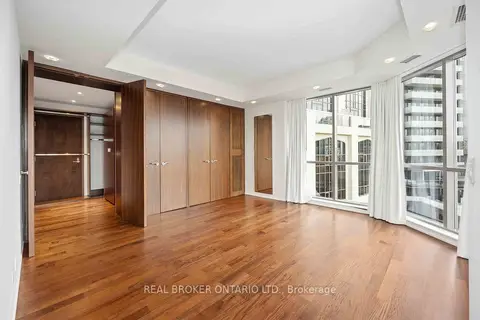 3 McAlpine Street 701