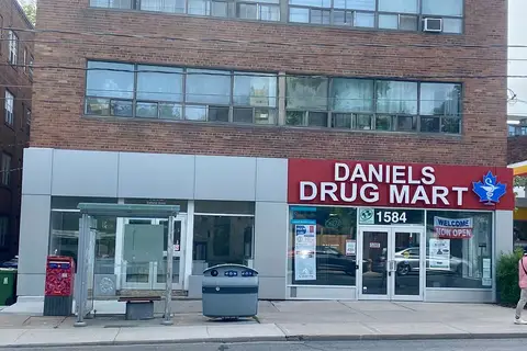 1582 Bathurst Street B1