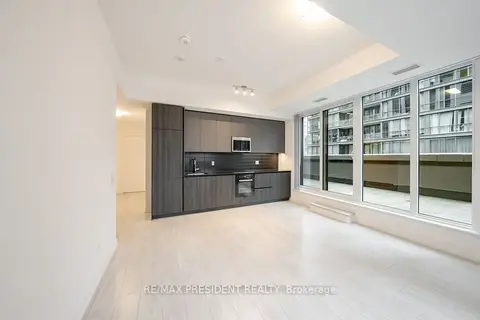 400 King Street W 822