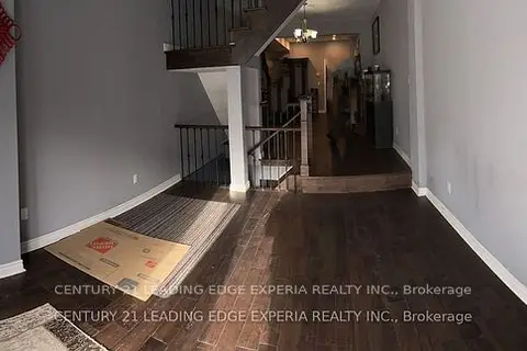 670 Dundas Street W