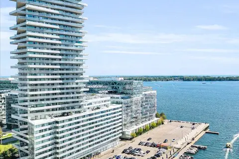 15 Queens Quay E 205
