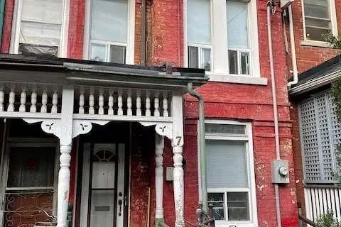 7 Henry Street
