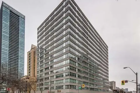 71 Charles Street E Ph1605