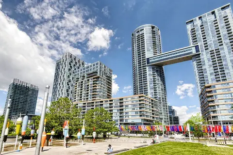 110 Fort York Boulevard