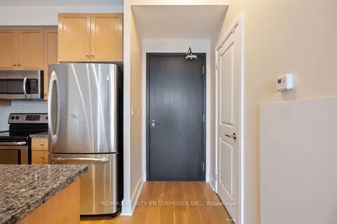 18 Yorkville Avenue W 2706