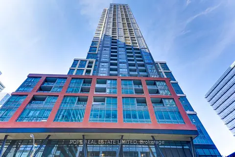 108 Peter Street 806