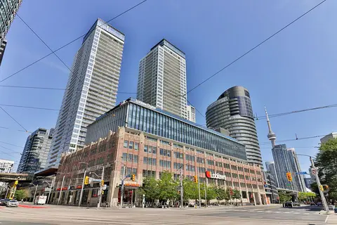 17 Bathurst Street 812