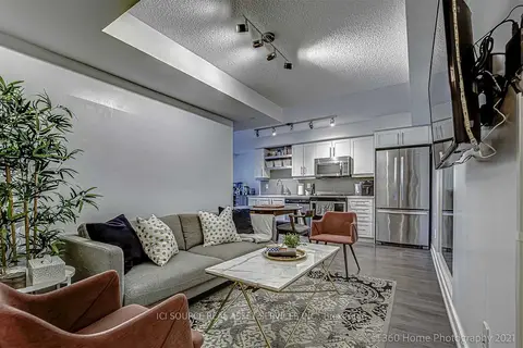525 Adelaide Street W 1020