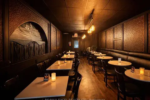 383 Dundas Street E