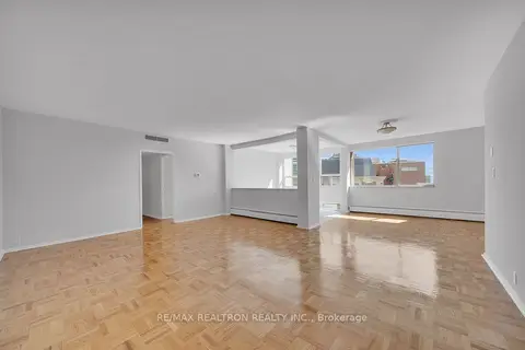 9 Deer Park Crescent 401