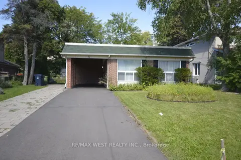 32 Axsmith Crescent