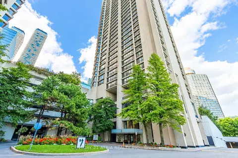 33 Harbour Square 1004