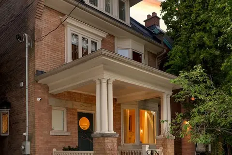 107 Roxborough Street W