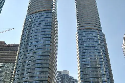 12 YORK Street 703