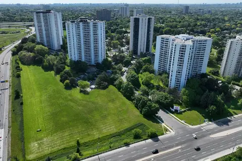 50 Graydon Hall Drive 2103