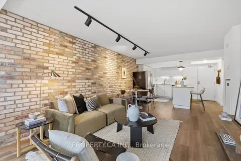 456 College Street 306